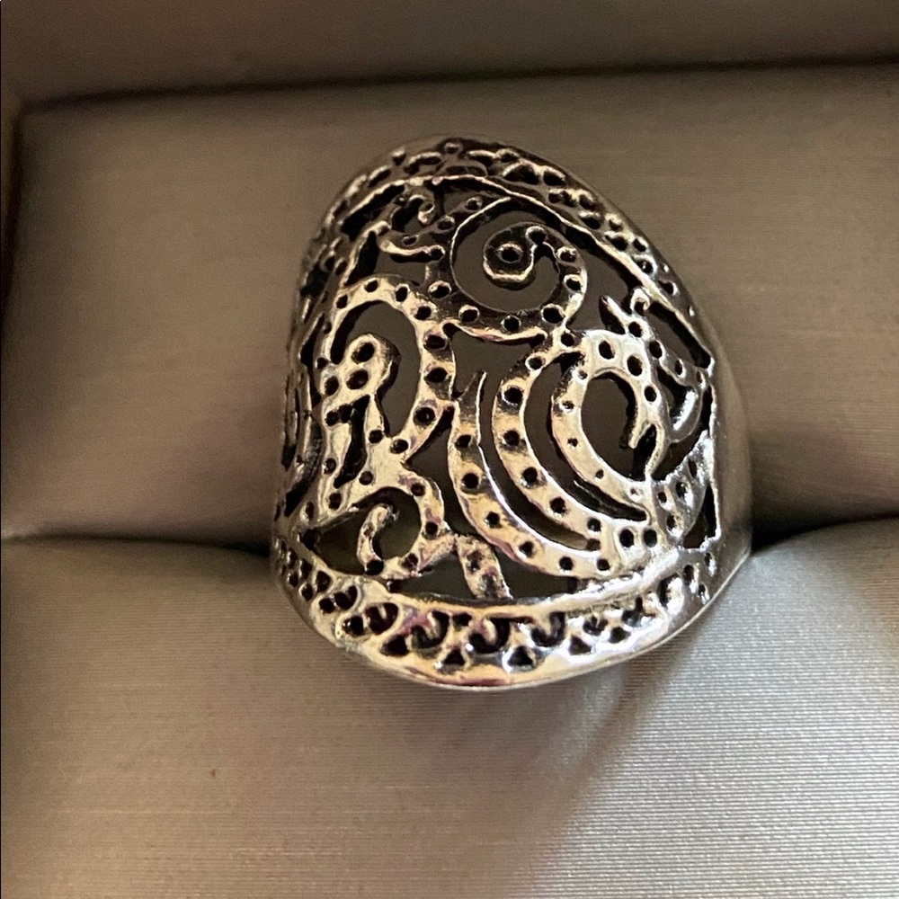 BN STERLING SILVER WOMENS RING - Picture 3 of 3